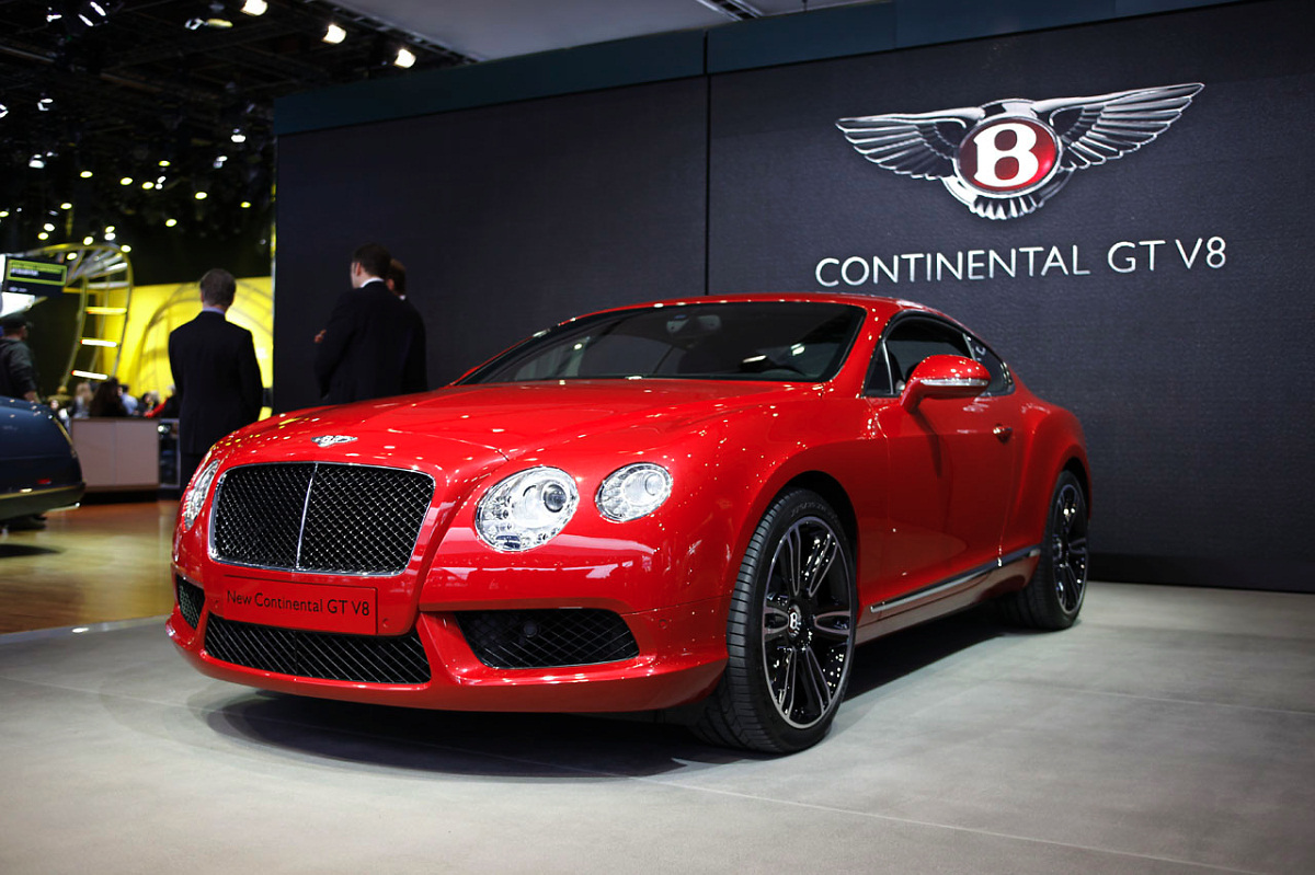 Bentley Continental красная