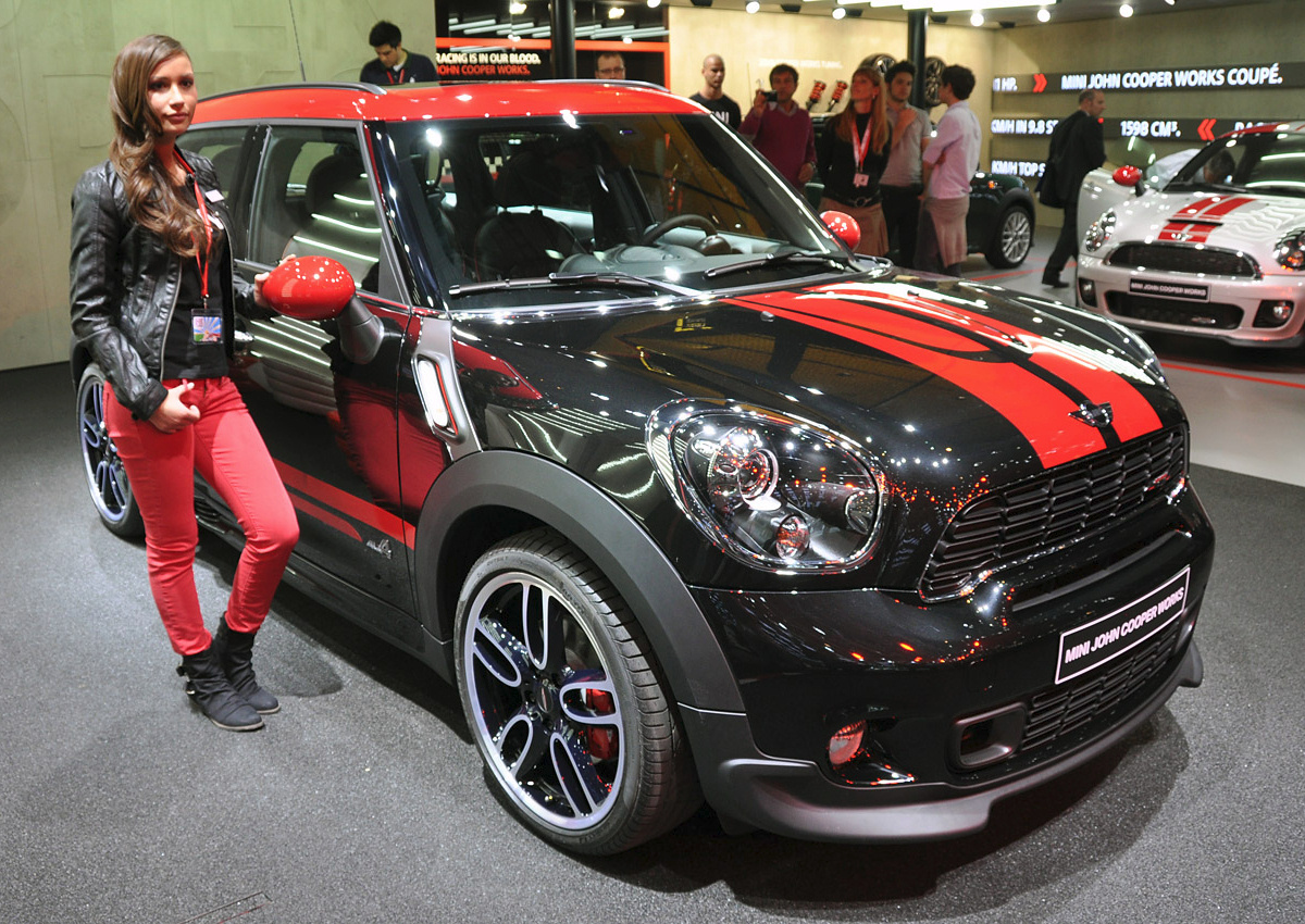 Mini Cooper за рулем