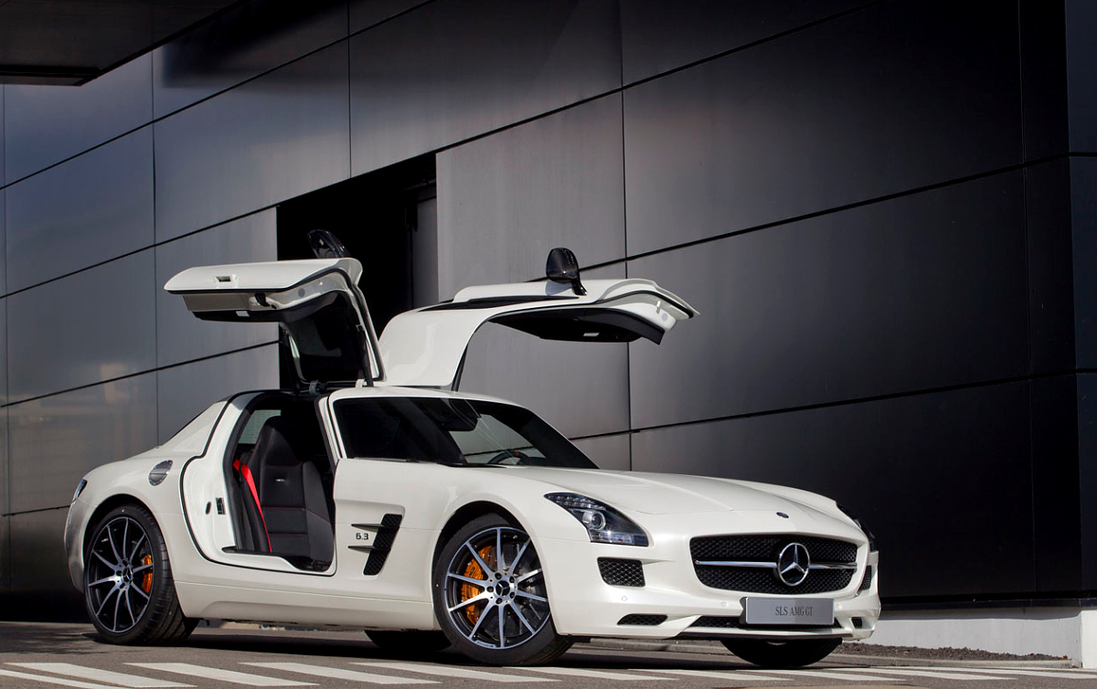 Mercedes SLS AMG Roadster Pink