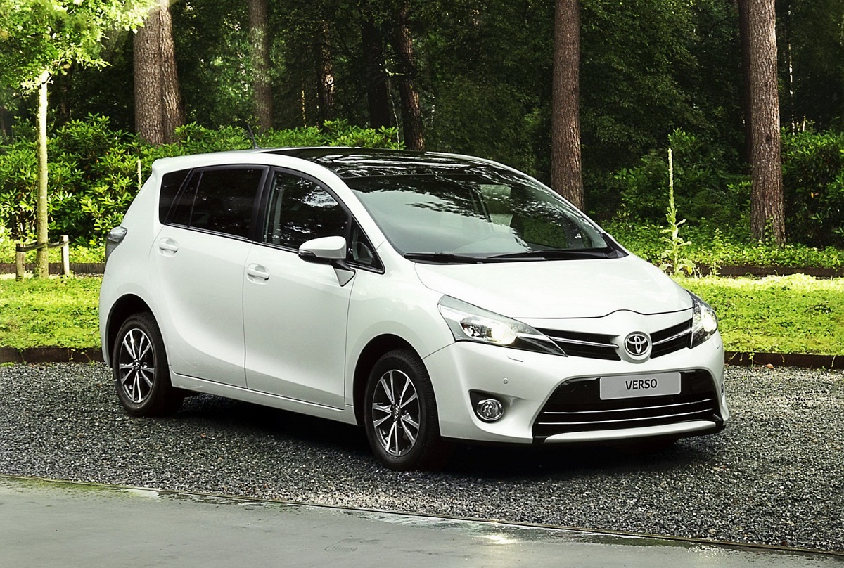 Toyota 1. Toyota Verso 2013. Тойота версо 2013 1.8. Toyota Corolla Verso 2013. Тойота версо 2013.