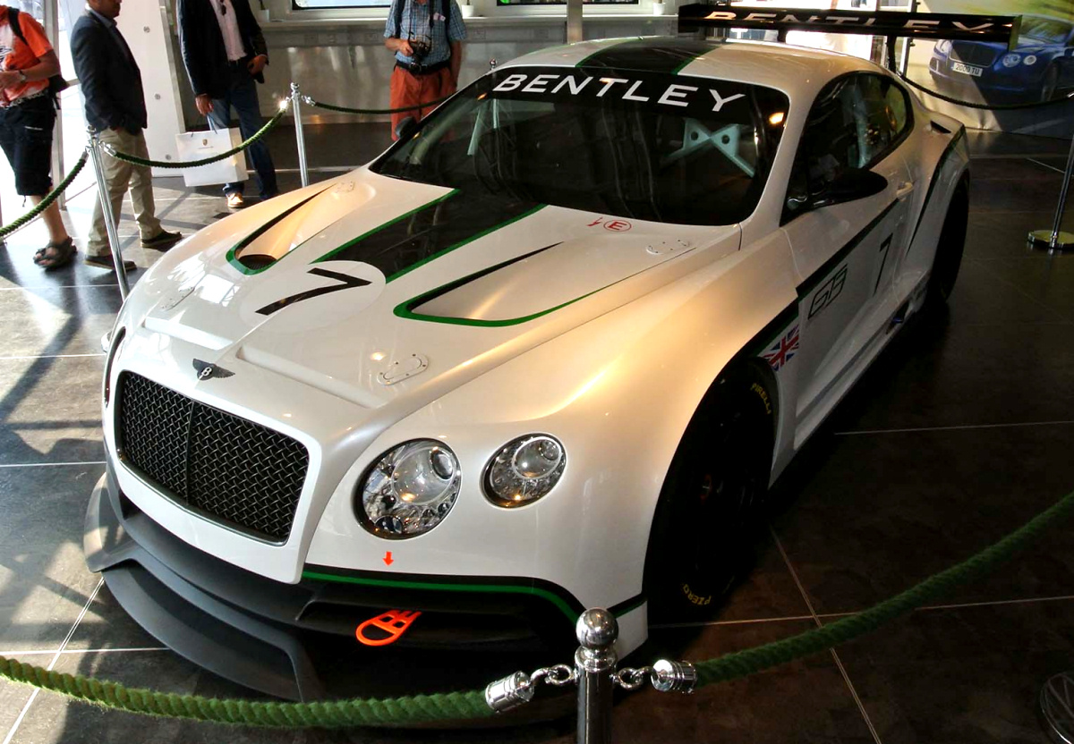 Гоночный автомобиль Bentley Continental GT3 - фото - LiveCars.Ru