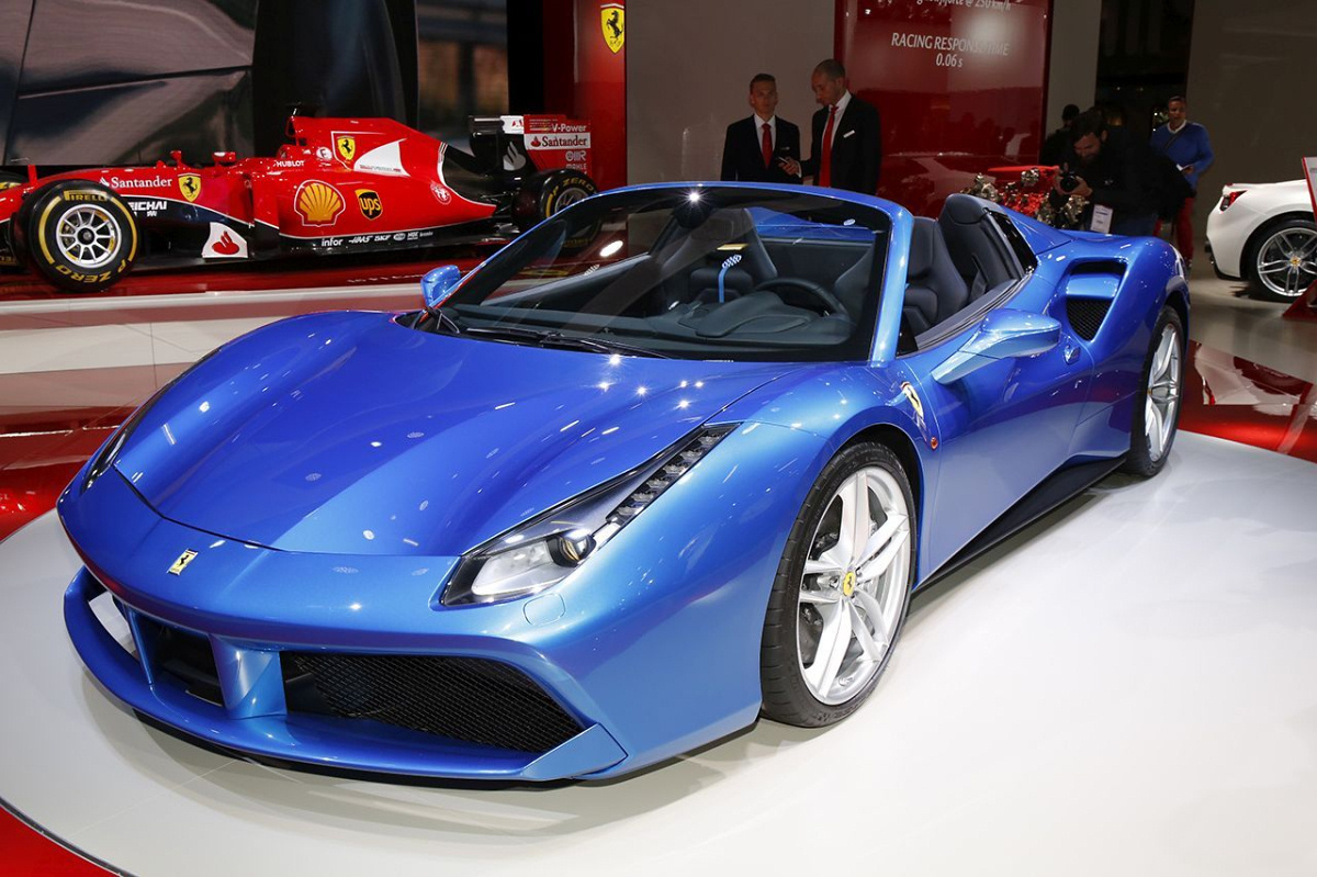 Открытый суперкар Ferrari 488 Spider - фото - LiveCars.Ru