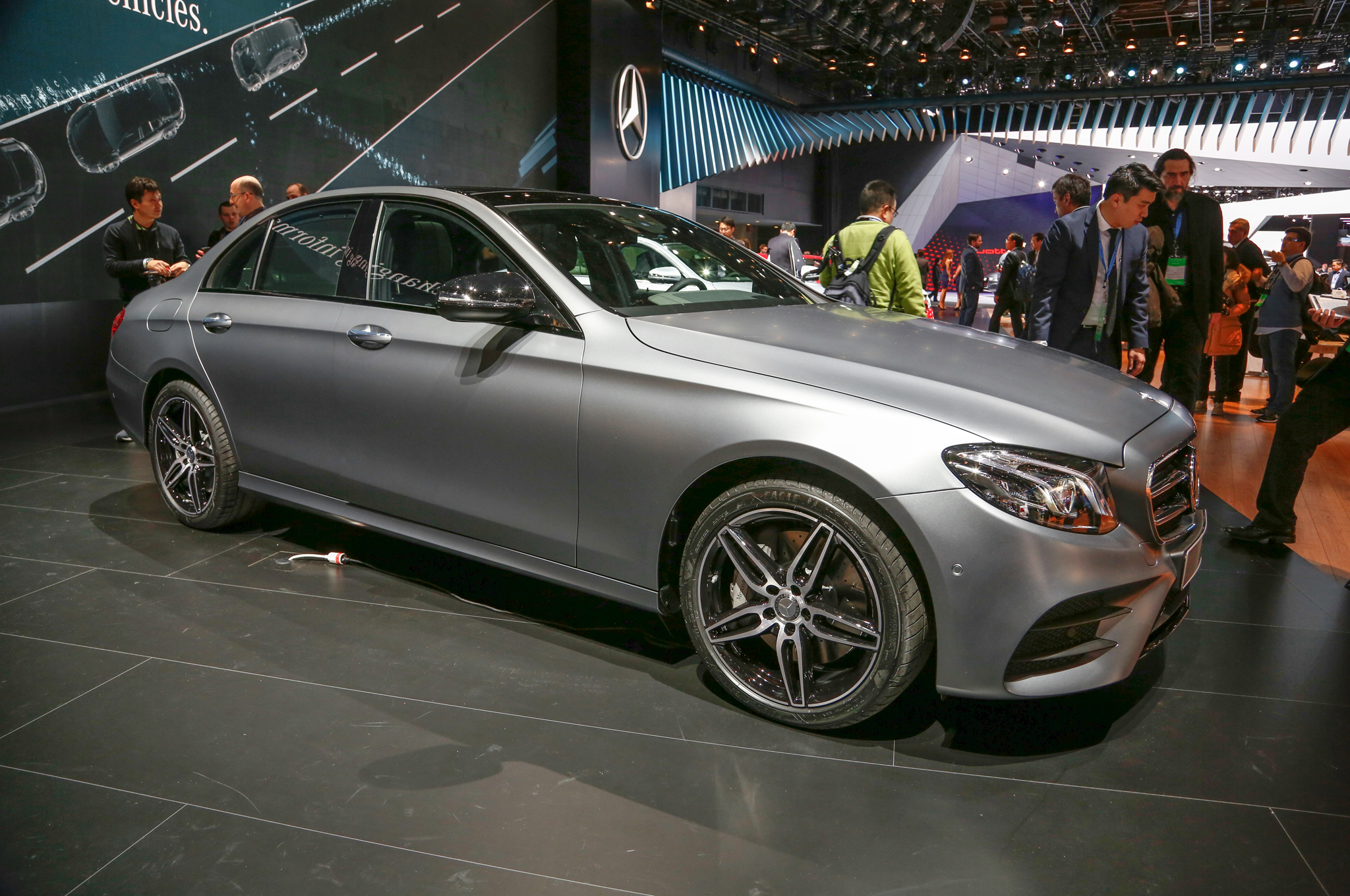 Mercedes-Benz готовит новый E-Class: ФОТО прототипов