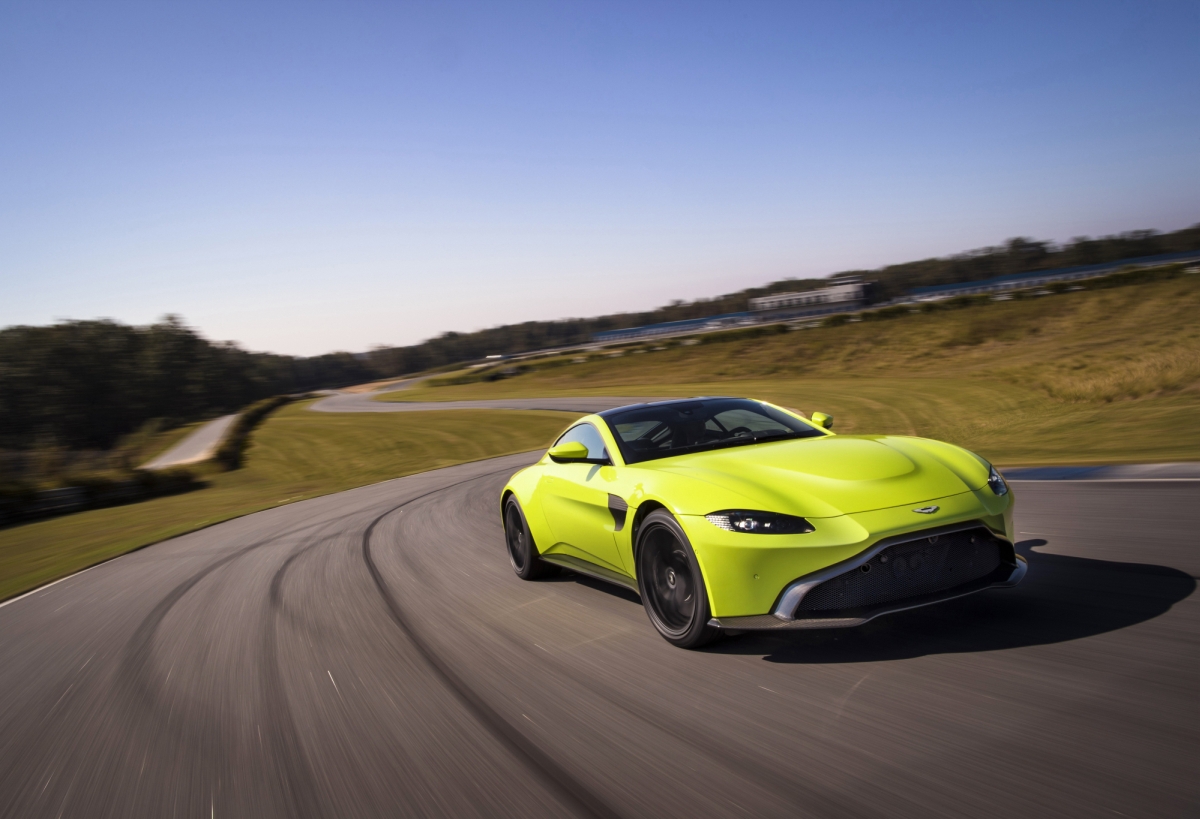 Aston Martin Vantage Р¶РµР»С‚С‹Р№